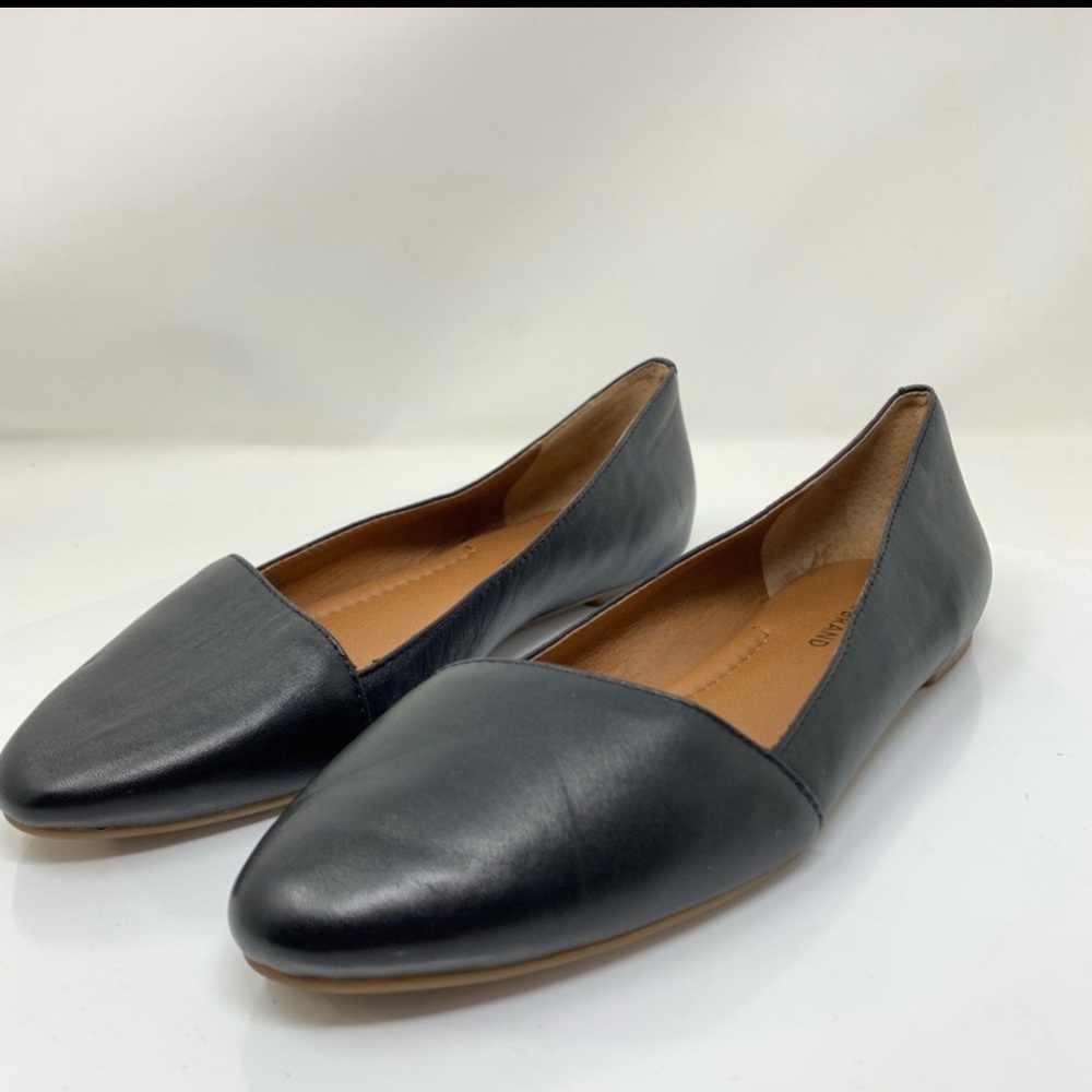 Fits like 7.5; size 8 Lucky Brand flats